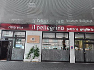 Il Pellegrino outside