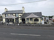 The Three Golden Cups outside