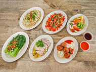 Hainanese Boneless Chicken Rice food