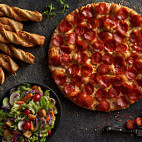 Round Table Pizza food