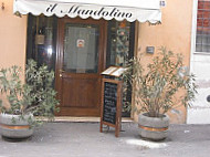 Il Mandolino outside