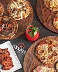 Pizza Piazza food