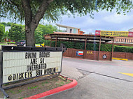 Dickey's Barbecue Pit outside