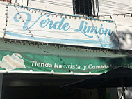 Verde Limón outside