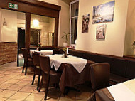 Leo's Ristorante inside