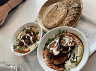 Edo's Hummus Kuche food