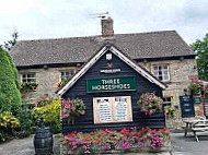 The Three Horseshoes outside