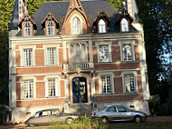 Le Manoir de Contres outside