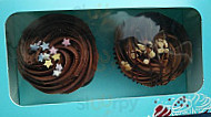 LOLA's Cupcakes outside