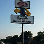 Earl's Rib Palace outside