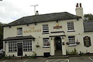 The White Horse Inn outside