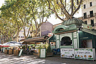 Kiosque a Malices outside