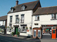 The White Lion Inn outside