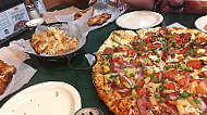 Round Table Pizza food