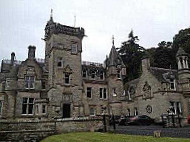 Kinnettles Castle outside