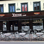 Au Vintage Cafe inside