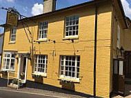 The Red Lion Inn outside