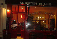 Le Bistrot de Lola outside