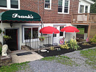 Frank's Pizzeria outside