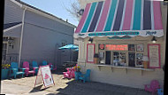 Rosie's Icecream Shoppe outside