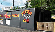 Pizza Gé outside