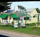 Elcho Ice Cream Shoppe outside