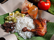 Nasi Kukus Daun Pisang (machang) food