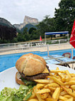 Snack-Bar Piscine Ferrat food