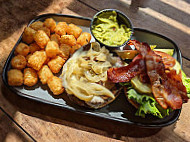 Revere's Wells Street Tavern food