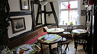 Café La Boheme inside