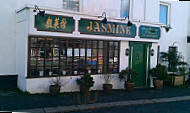 Jasmin Chinese outside