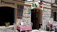 Il Padrino Pizzeria Italiana inside