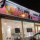 Delice Pizza outside