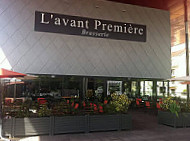 L'avant Première outside