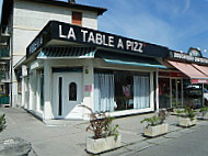 La Table A Pizz' outside