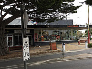 Philip Island Bakery outside