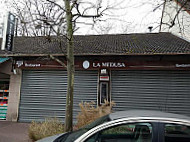 La Medusa outside