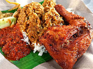 Nasi Kukus Ayam Berempah Jawa Asli food