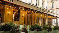 Café Des Initiés outside