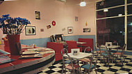 Comet 984 - 50's diner inside