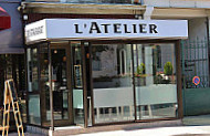 L'atelier outside