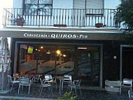 Pub Quiros outside