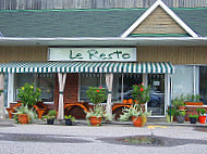 Le Resto Chelsea outside