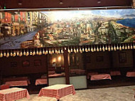 Filippi's Pizza Grotto outside