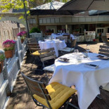 Au Couleur Rouge Sprl Comida