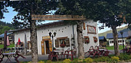 Auberge Pointe Du Midi outside