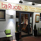 La Ruota Holzofenpizzeria inside