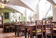 Bio Gasthaus Biergarten Schloss Blumenthal inside