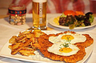 Schnitzel Hütte food