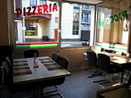 Pizzeria La Piccola food